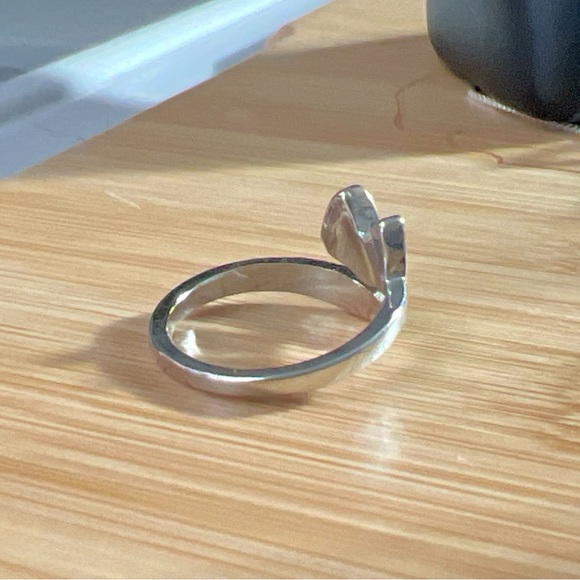 Sly Charm: Red-Tailed or Silver Tailed Fox Adjustable Silver Ring - Picture 4 of 6